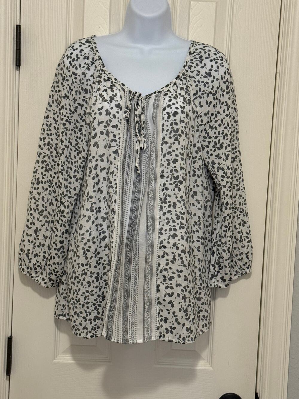Como Vintage Boho Peasant Top XL – Gray Floral Stripe Tie Neck Blouse